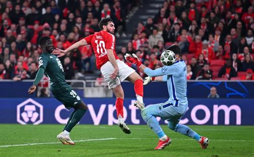 Benfica đấu với Monaco