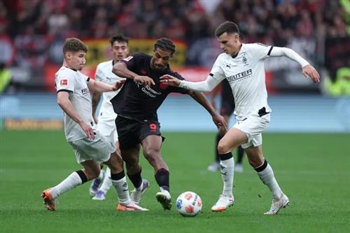Bayer Leverkusen đấu với Monchengladbach