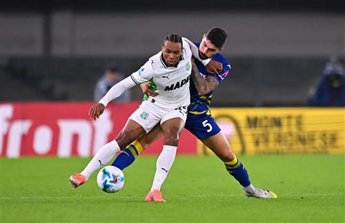 Hellas Verona đấu với Sassuolo