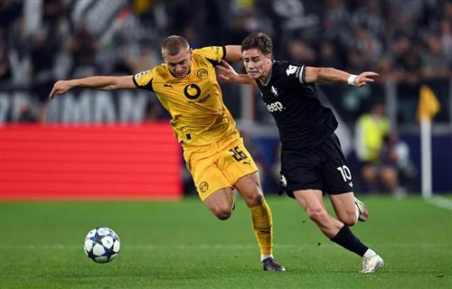 Juventus đấu với Borussia Dortmund