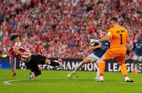 Athletic Bilbao đấu với Arsenal