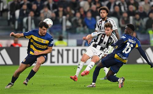 Juventus đấu với Parma