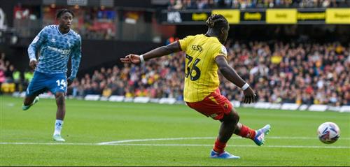 Watford đấu với Sunderland