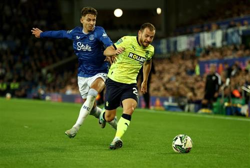 Everton đấu với Southampton