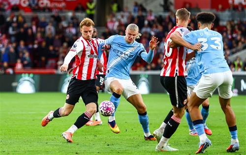 Brentford đấu với Manchester City