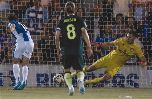 Colchester United đấu với Brentford