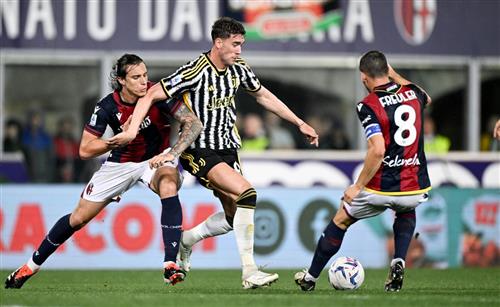 Bologna đấu với Juventus