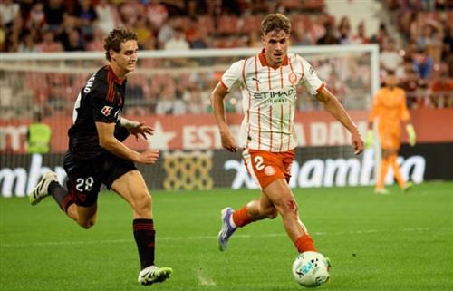Girona đấu với Sevilla