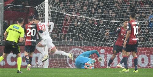 Genoa đấu với Monza