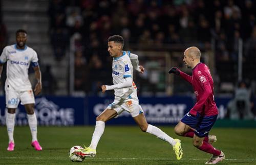 Clermont đấu với Marseille