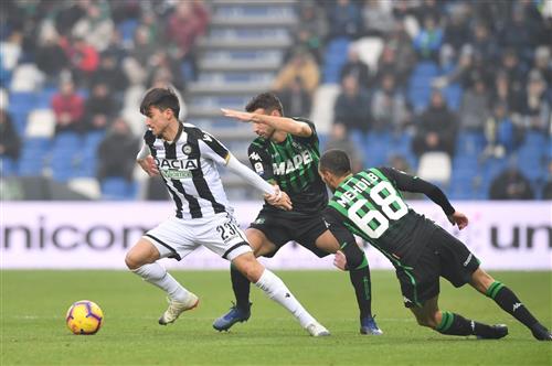 Cagliari đấu với Sassuolo
