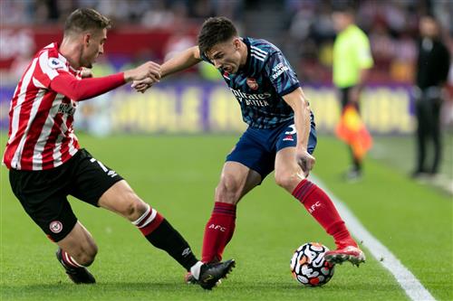 Brentford đấu với Arsenal