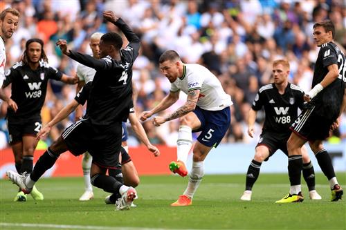 Fulham đấu với Tottenham Hotspur