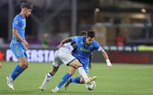 Empoli đấu với Hellas Verona