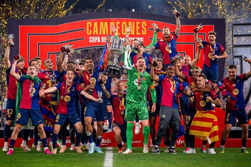 Barcelona đấu với Real Madrid