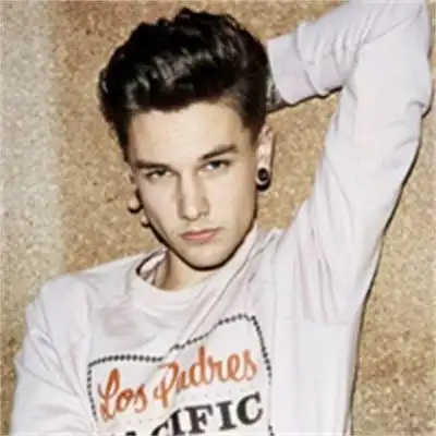 6686体育金牌作者执笔写余生