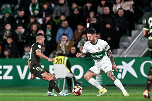 Elche đấu với Girona