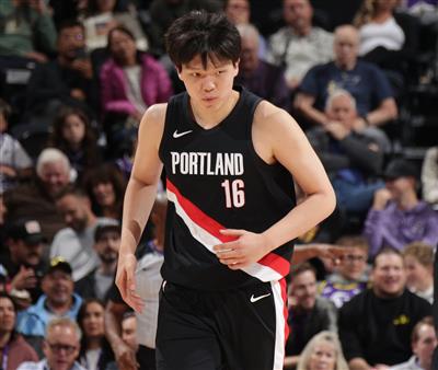 Zeng Lingxu: Hiệu quả của năm tuyển thủ Trail Blazers này là rất tốt, chưa kể Yang Hansen thậm chí còn không thể đuổi kịp Klingen.