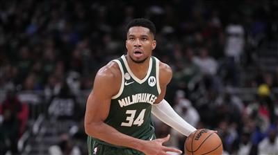 Antetokounmpo ghi 60+30+10 trong hai trận đầu tiên của mùa giải, trận đầu tiên trong lịch sử NBA