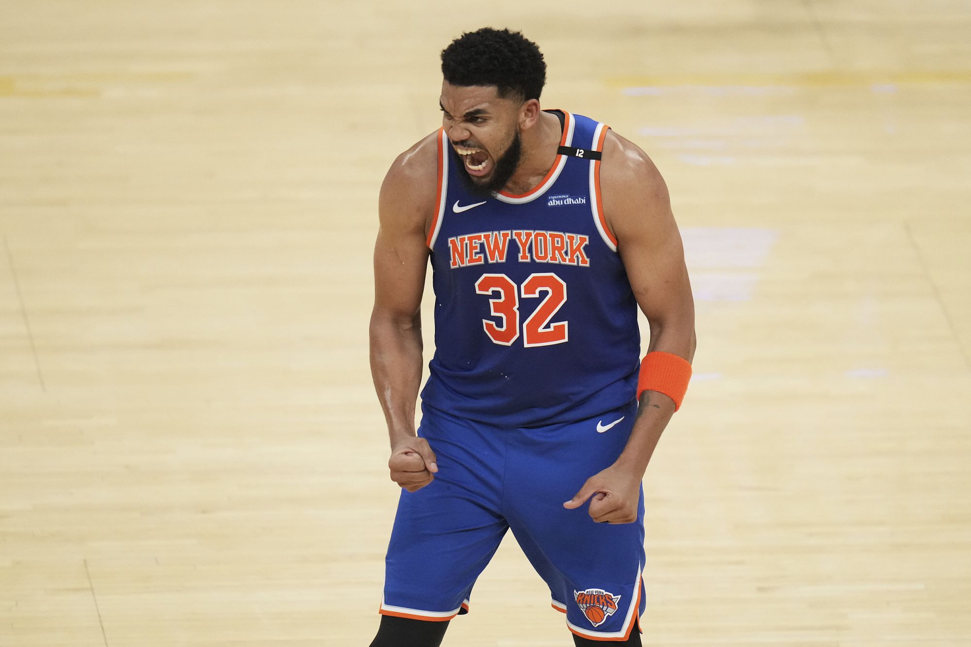 Towns ghi được 10 điểm, 5 rebound và 3 kiến tạo trong giờ nghỉ giải lao, trở thành cầu thủ Knicks duy nhất ghi được con số gấp đôi.