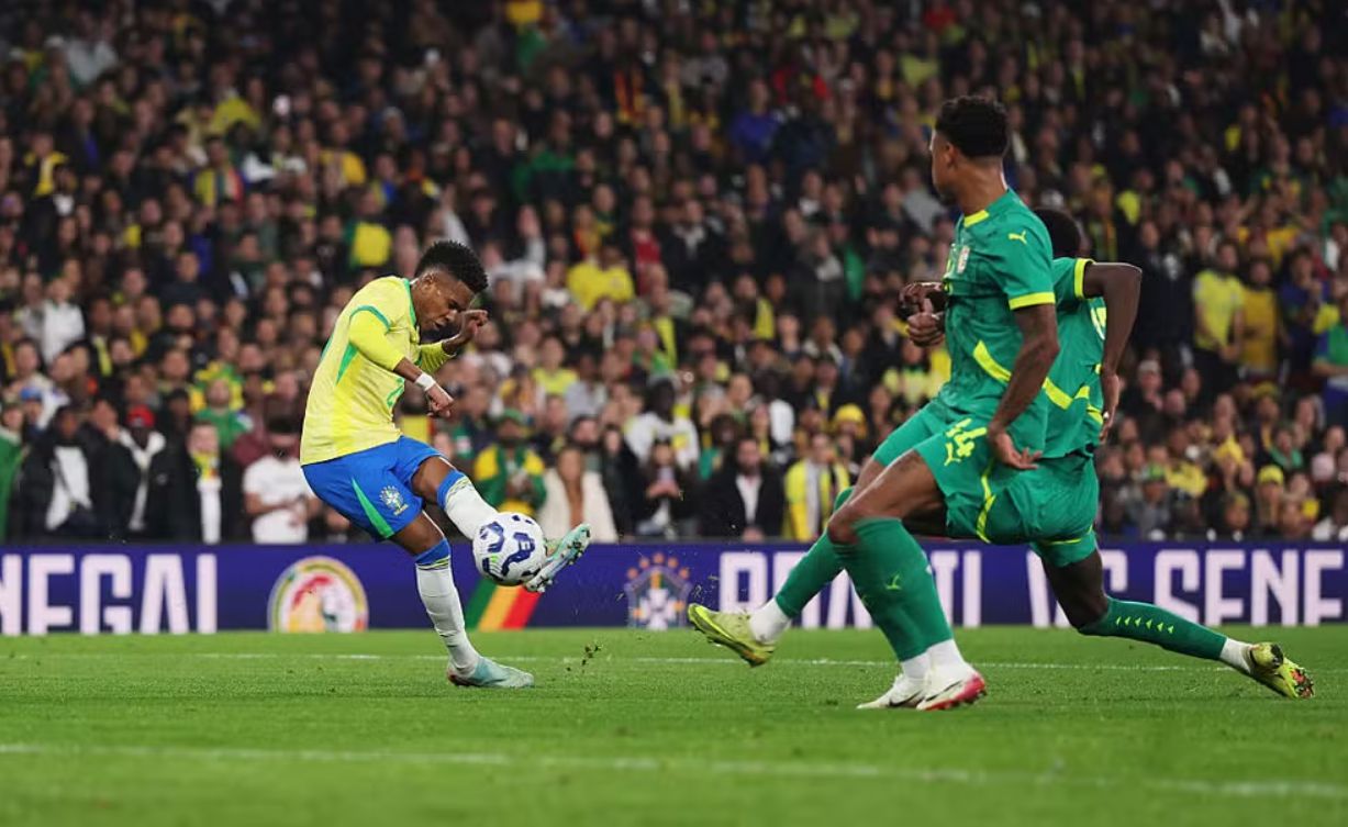 Esteban: Anshuai sẽ khiển trách tôi và cũng sẽ khen ngợi tôi. Anh ấy cố gắng kích hoạt trạng thái cạnh tranh tốt nhất của tôi.