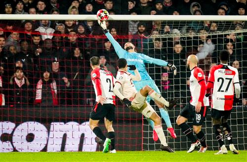 Feyenoord đấu với Bayern Munich