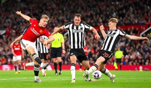 Manchester United đấu với Newcastle United