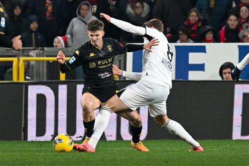 Genoa đấu với Napoli