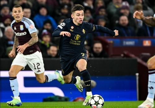 Aston Villa đấu với Juventus