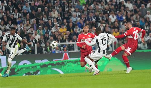Juventus đấu với Stuttgart
