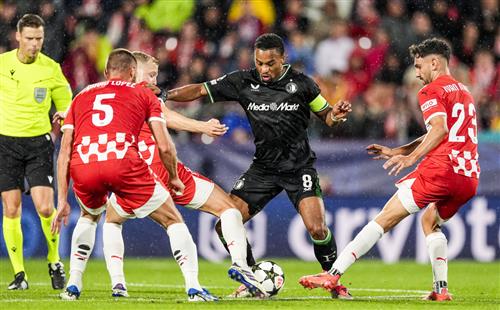 Girona đấu với Feyenoord