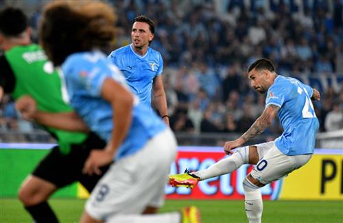 Lazio đấu với Sassuolo