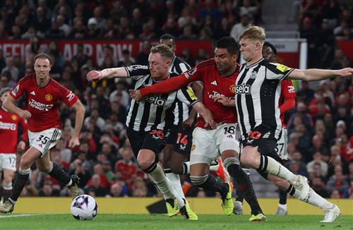 Manchester United đấu với Newcastle United