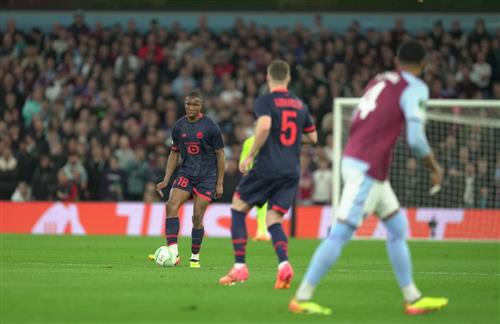 Aston Villa đấu với Lille