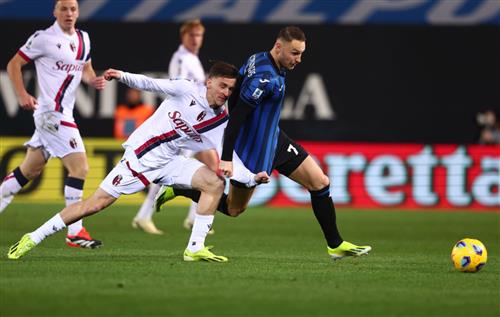 Atalanta đấu với Bologna