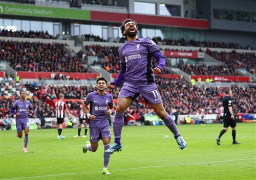 Brentford đấu với Liverpool
