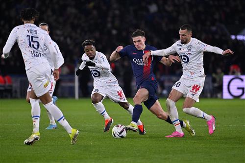 Paris Saint Germain đấu với Lille