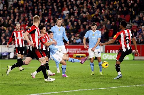 Brentford đấu với Manchester City