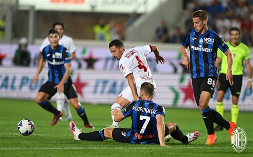 Atalanta đấu với AC Milan