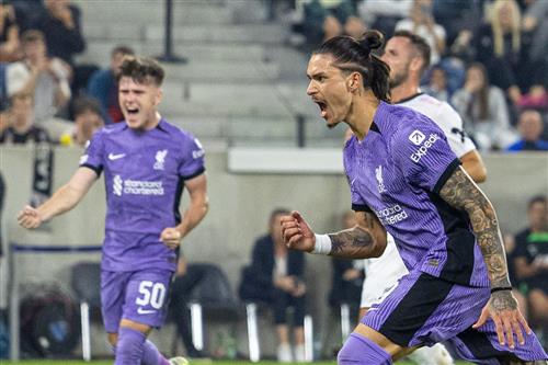 Sheffield United đấu với Liverpool