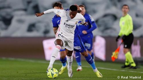 Real Madrid đấu với Al Hilal