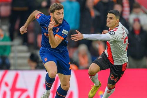 Southampton đấu với Blackpool