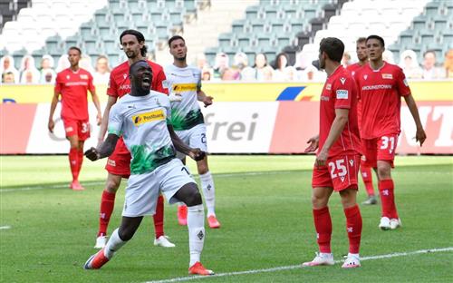 Union Berlin đấu với Monchengladbach
