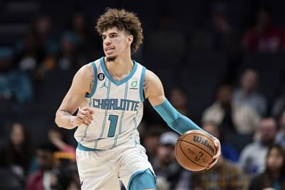 Tất cả tùy thuộc vào bạn! Ba bàn thắng, 6 trên 10 bàn trong hiệp, 17 điểm và 4 lần đánh chặn