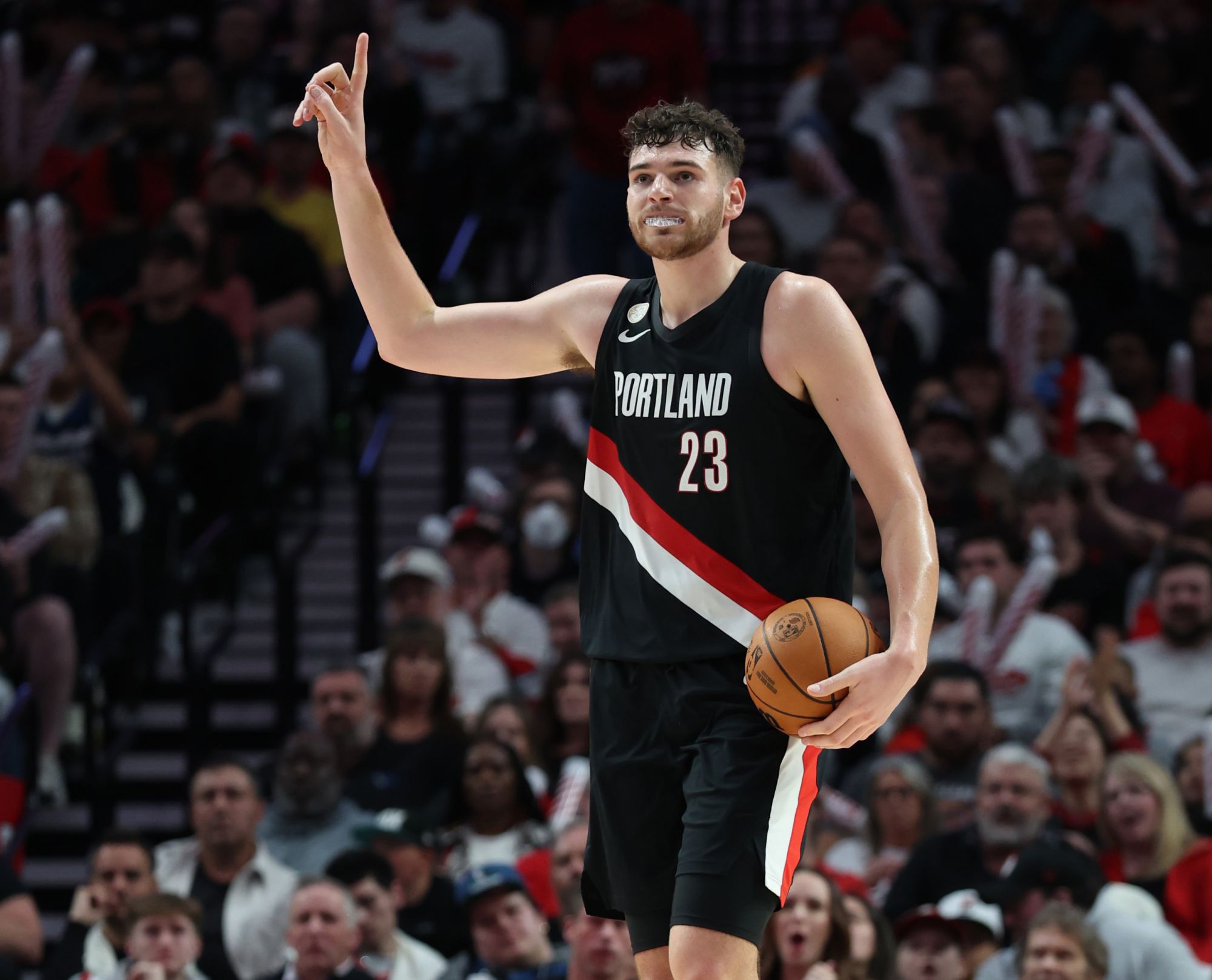 Xếp hạng tỷ lệ giảm bảo vệ mùa này: Số 1 Klingen League, Ayton đứng thứ 6