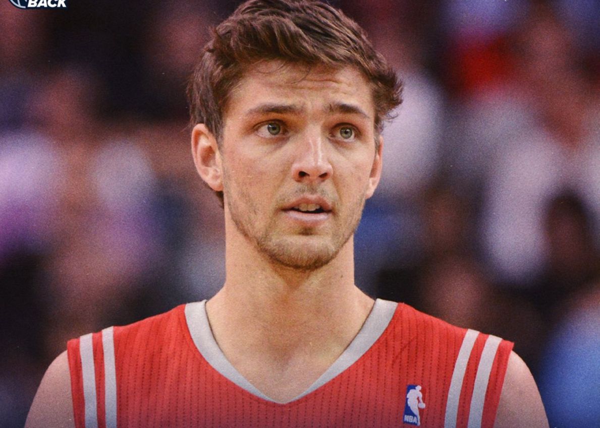 Parsons: Tôi đã được kiểm tra thể chất khi đeo vòng chân và hai hoặc ba đôi tất, và tôi đã cao hơn một inch.