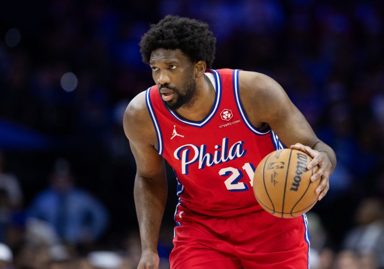 1 trong 10 cú sút trong hiệp hai! Embiid: Tất cả các cú đánh của tôi đều tốt, chỉ là tôi không thực hiện được chúng.