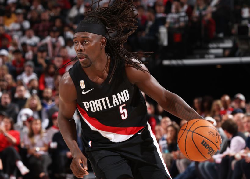 Mọi người di chuyển và sống! Holiday gia nhập Trail Blazers và có trung bình 8,4 pha kiến tạo mỗi trận, mức cao nhất trong một mùa giải trong sự nghiệp.