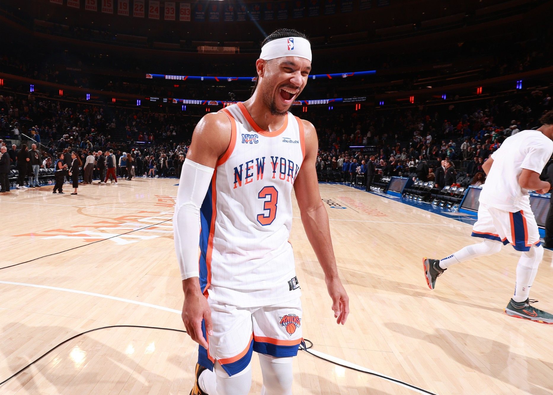 Họ là những đội hoàn toàn khác nhau! Knicks ghi được 42 điểm trong hiệp một ngày hôm qua, nhưng hôm nay chỉ ghi được 42 điểm trong giờ nghỉ giải lao.