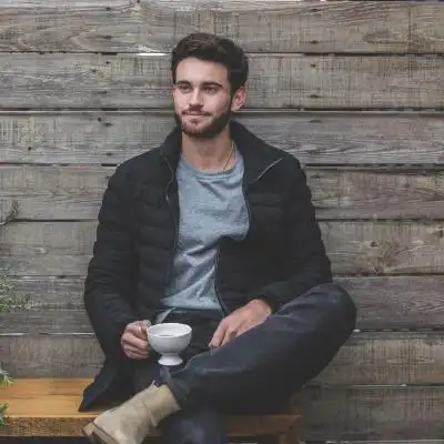 6686体育铜牌作者Nora